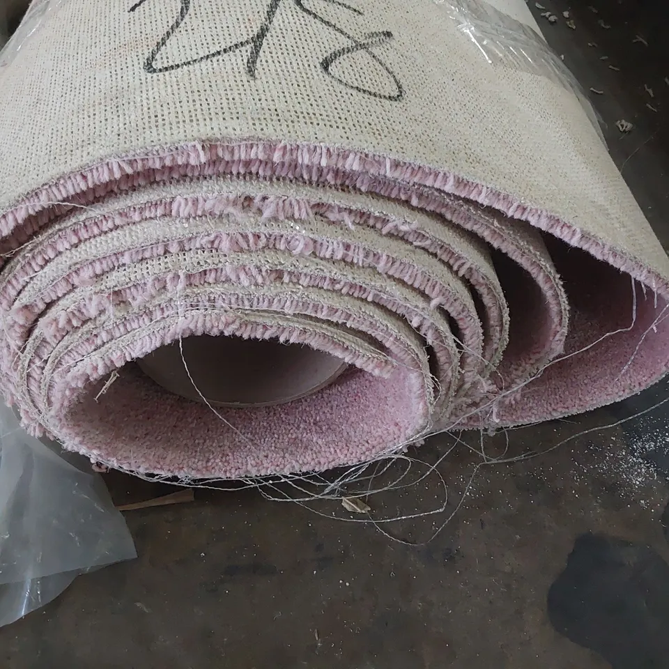 ROLL OF QUALITY TUDOR TWISTCLASSIC ENGLISH ROSE CARPET APPROXIMATELY 5M × 4.3M 