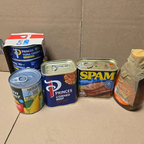 APPROXIMATELY 15 ASSORTED FOOD & DRINK ITEMS TO INCLUDE SPAM, TUN CHUNKS, HONEY, ETC - COLLECTION ONLY