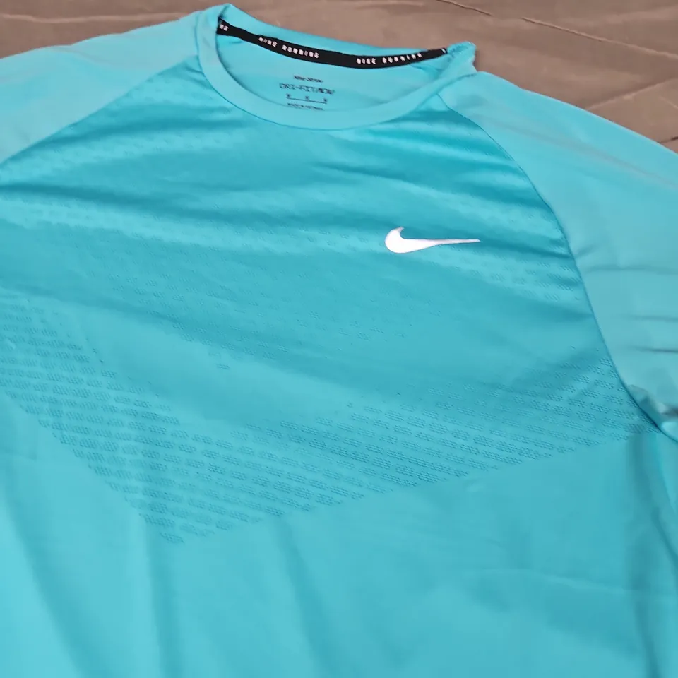 NIKE DRI-FIT LOGO TEE - SIZE M