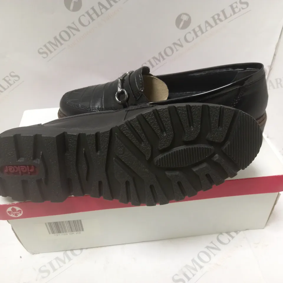 RIEKER BLACK LOFER SHOE - SIZE 6
