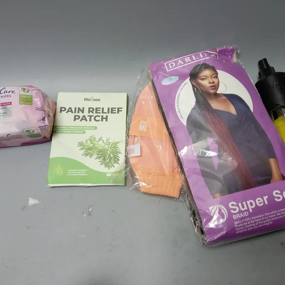 BOX OF APPROX 8 ASSORTED HEALTH AND BEAUTY ITEMS TO INCLUDE - WELLNEE PAIN RELIEF PATCH - GIVE ME BATH GLOVE - AFTER SHAVE COLOGNE GOLD ONE 07 ETC