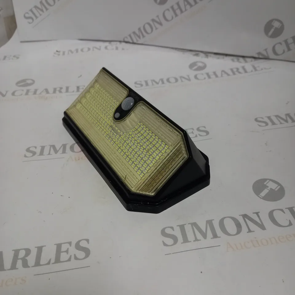 BOXED OMERIL SOLAR MOTION SENSOR LIGHT.