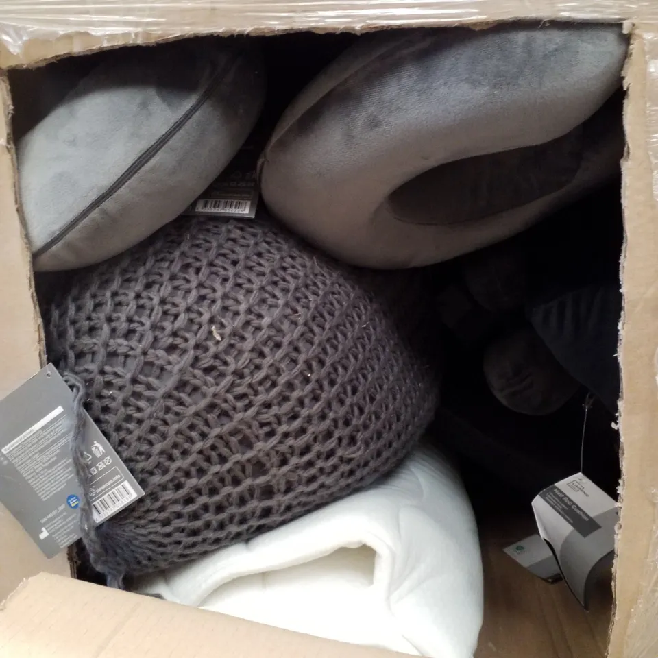 PALLET CONTAINING ASSORTED NECK TRAVEL PILLOWS, HALF ROLL CUSHION & BEAN BAGS