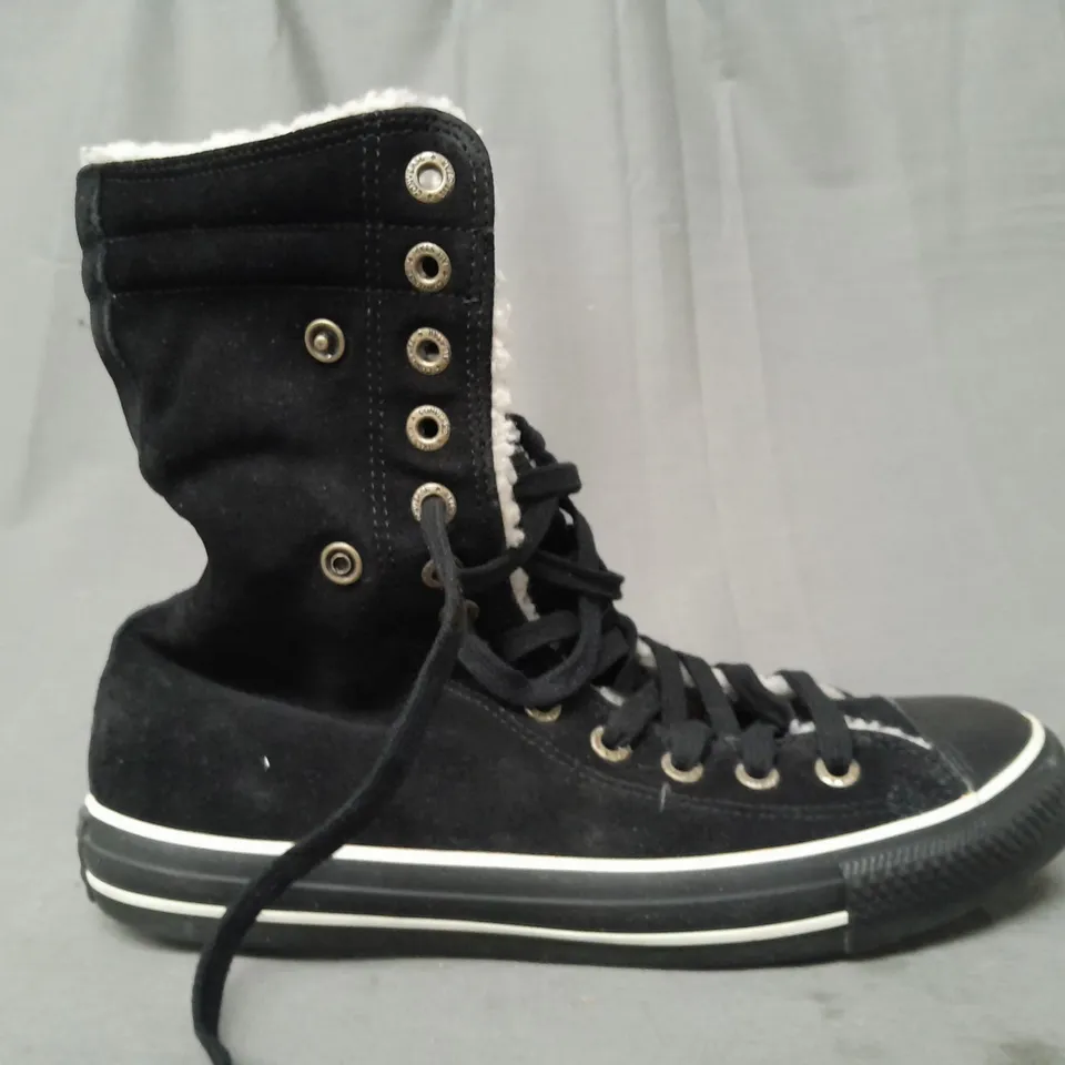 PAIR OF CONVERSE ALL STAR LINED HI SHOES IN BLACK UK SIZE 7