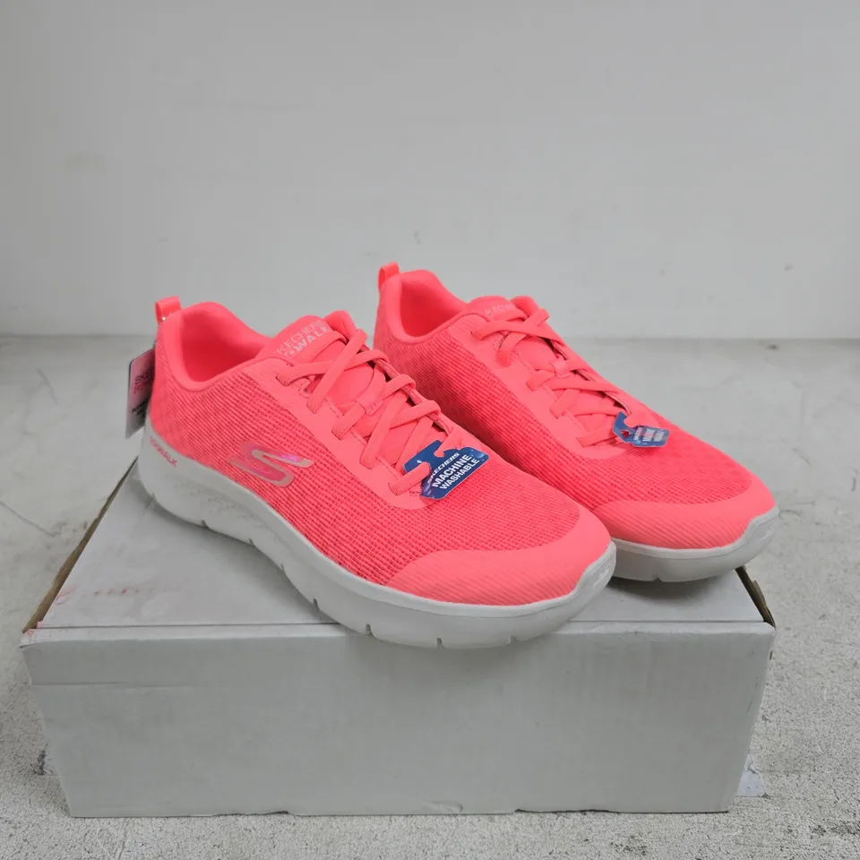 SKECHERS GO WALK FLEX BUNGEE TRAINER SIZE 6.5 BOXED