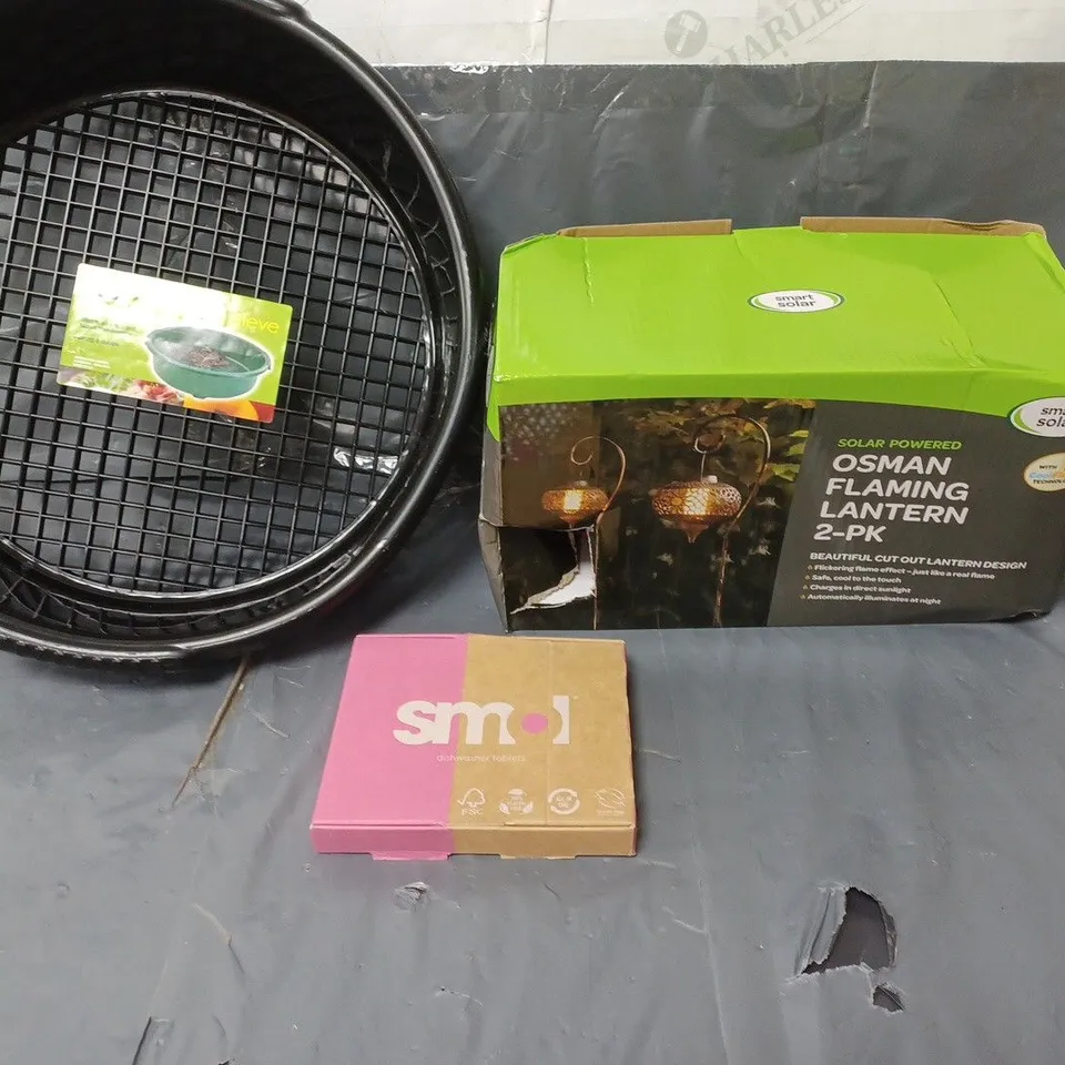 APPROXIMATELY 20 ASSORTED HOUSEHOLD ITEMS TO INCLUDE GARDEN SIEVE, DISHWASHER TABLETS AND A PAIR OF FLAMING LANTERNS