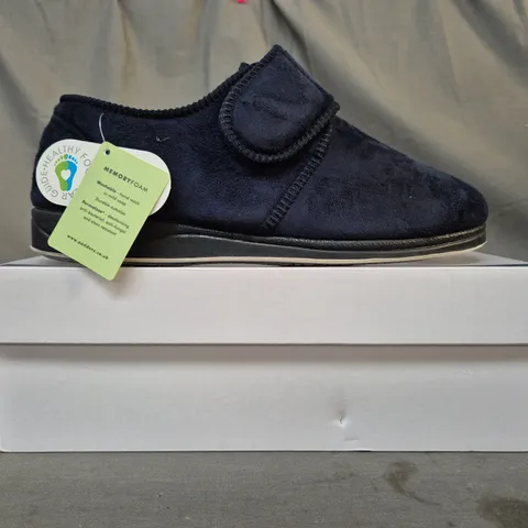 BOXED PAIR OF PADDERS CHARLES SLIPPERS IN NAVY SIZE 11