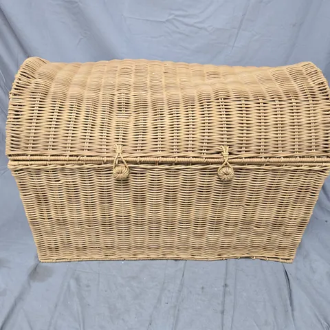 MEDIUM POLY RATTAN STORAGE CHEST