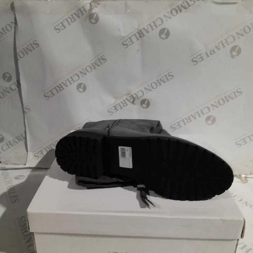BOXED GREY MICRO FIBRE KNEE BOOTS SIZE 7