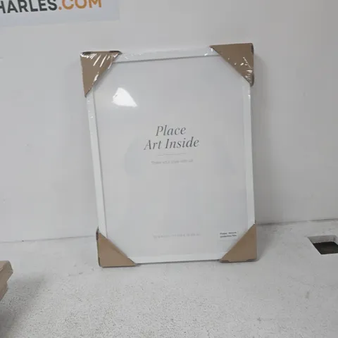 WHITE PICTURE FRAME 30 X 40 CM