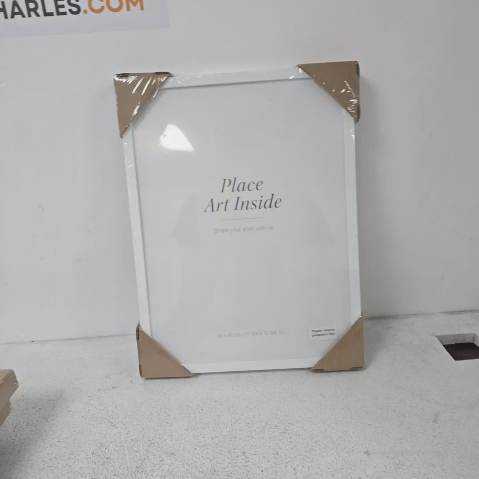 WHITE PICTURE FRAME 30 X 40 CM