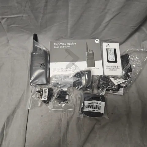 MOTOROLA TWO-WAY RADIOS KIT WITH QUICK START GUIDE AND ACCESSORIES