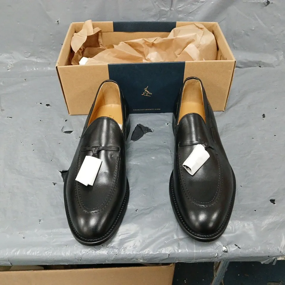 BOXED PAIR OF CHARLESTYRWHITT BLACK LEATHER LOAFER UK 10 
