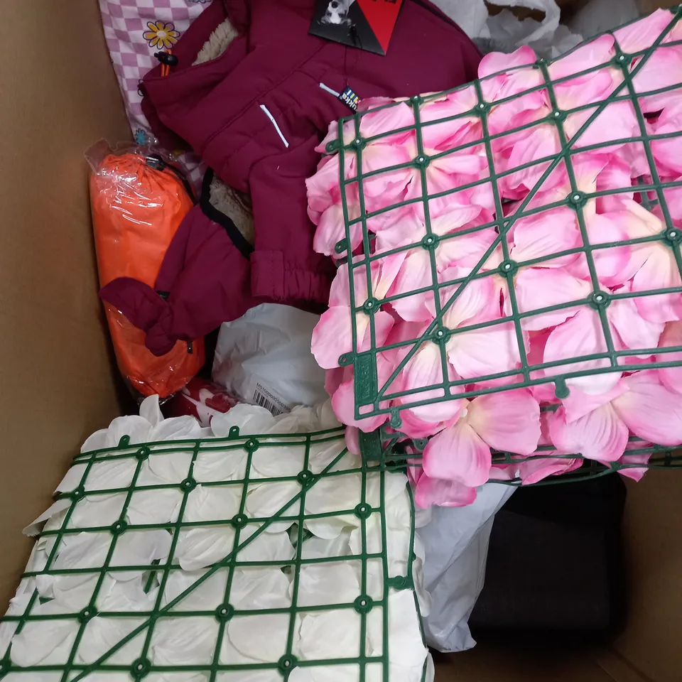 BOX OF APPROXIMATELY 15 ASSORTED ITEMS TO INCLUDE TABLE CLOTH, RUNNING PARACHUTE, DOG COAT ETC
