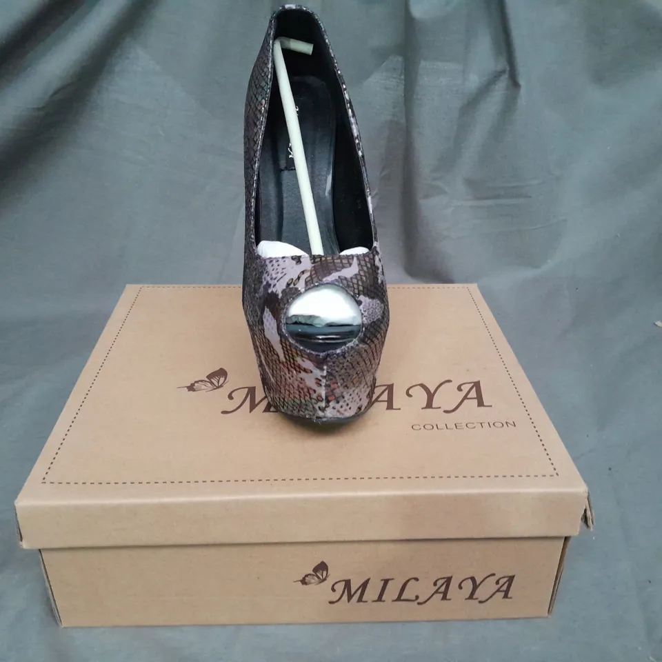 APPROXIMATELY 10 BOXED PAIRS OF PLATFORM HEALS VARIOUS SIZES 