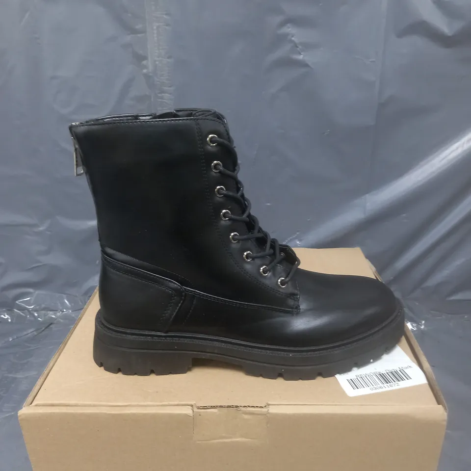 NEW LOOK BLACK LEATHER-LOOK LACE UP ANKLE BOOTS SIZE 8