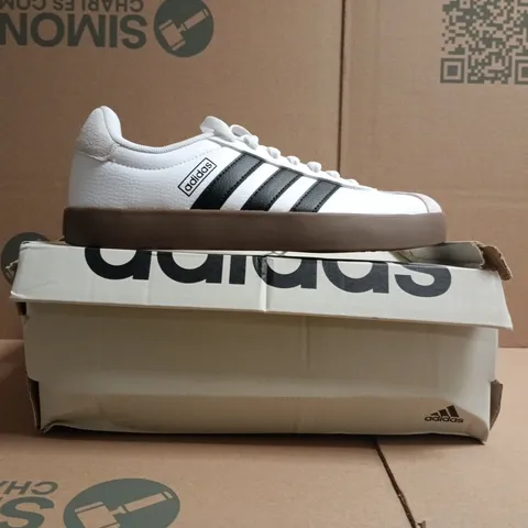 BOXED PAIR OF ADIDAS VL COURT TRAINERS IN WHITE/BLACK SIZE UK 6