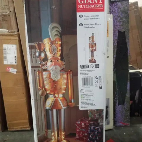 BOXED THREE KINGS INLIT GIANT NUTCRACKER - GOLD & WHITE 