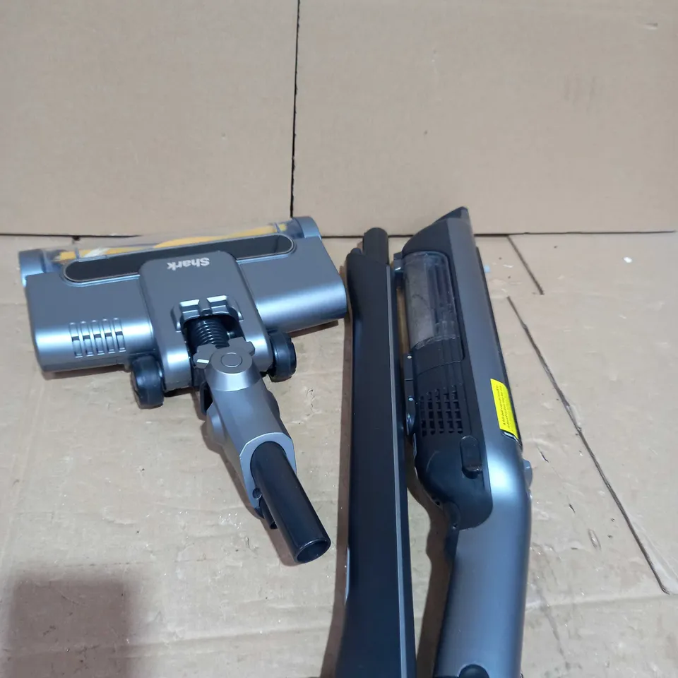 SHARK 2IN1 VACUUM BLACK