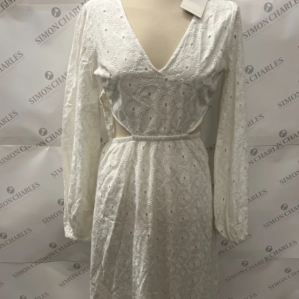 PRETTY LAVISH CUT-OUT DEEP NECK DRESS IN WHITE SIZE 8