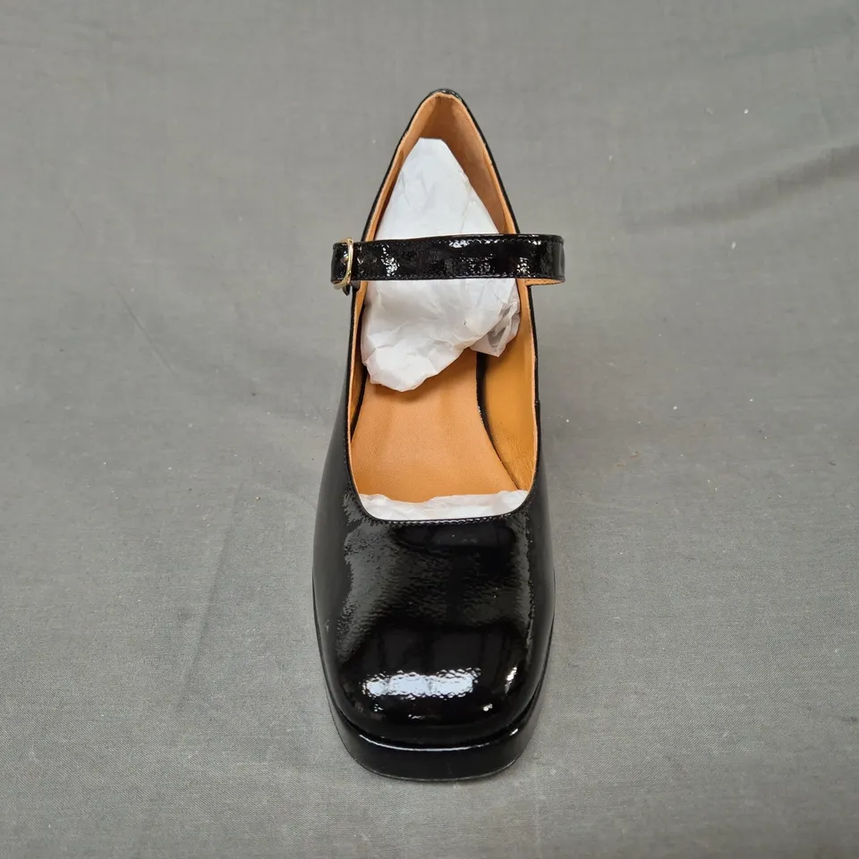 BOXED PAIR OF SÉZANE BLOCK HEEL SHOES IN BLACK UK SIZE 7