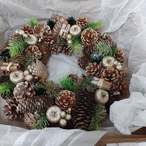 FESTIVE WREATH 