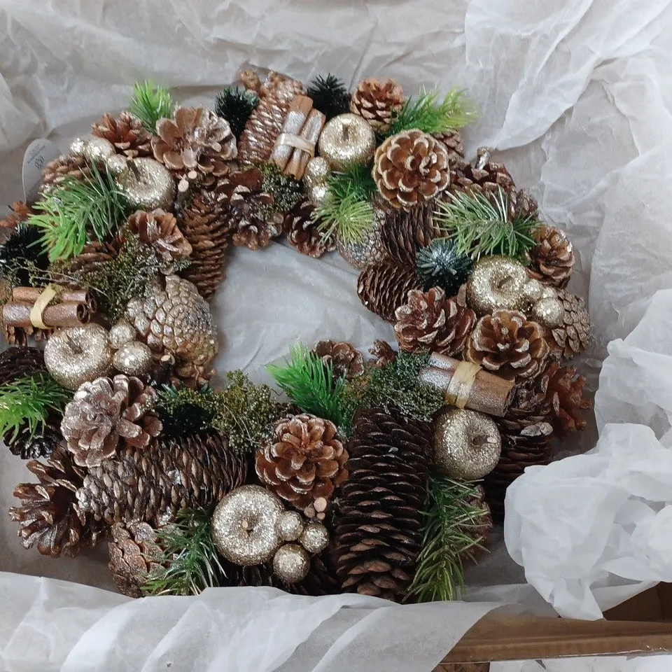 FESTIVE WREATH 