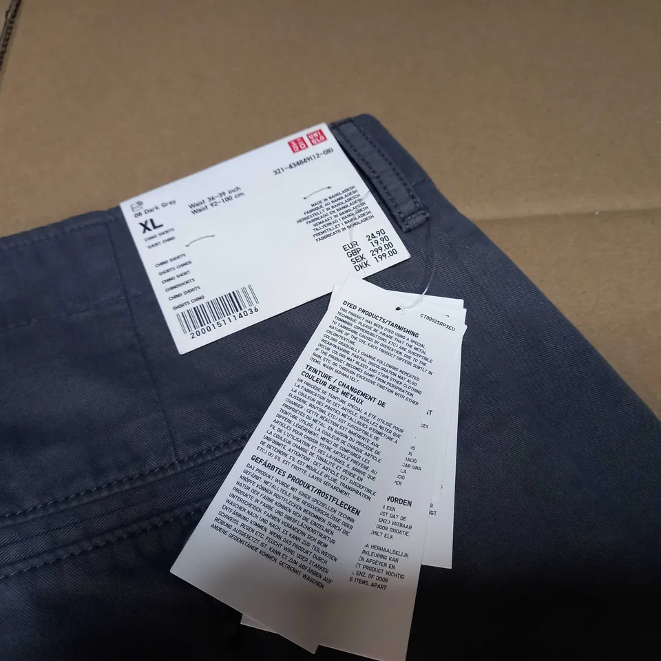 UNIQLO DARK GREY CARGO SHORTS - XL