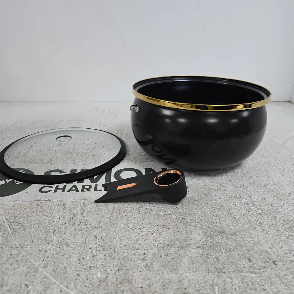 BLACK STEW POT BOXED