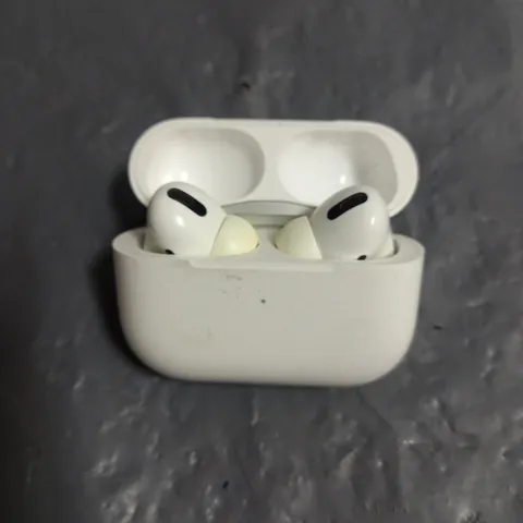 PAIR OF APPLE AIRPODS PRO IN WHITE