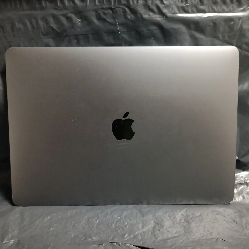 APPLE MACBOOK PRO LAPTOP A1989