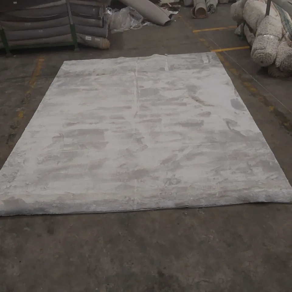 QUALITY DESIGNER FLUFFY RUG - APPROXIMATELY 333 x 240cm