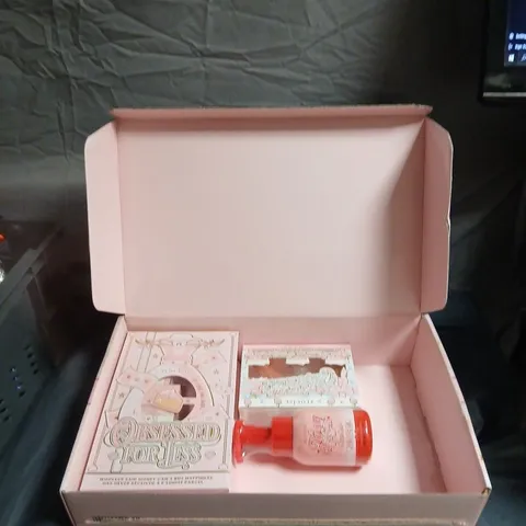 PLOUISE GIFT SET – PINK BEAUTY ITEMS IN PRESENTATION BOX 