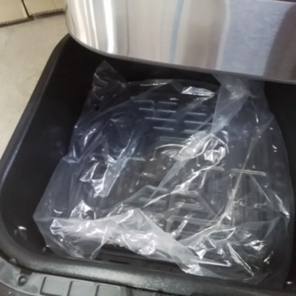 BOXED INSTANT VORTEX + 8 IN 1 AIR FRYER 