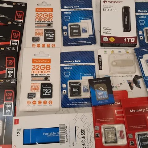 LOT OF 17 ASSORTED MEMORY ITEMS TO INCLUDE SANDISK 128GB MICROSDS