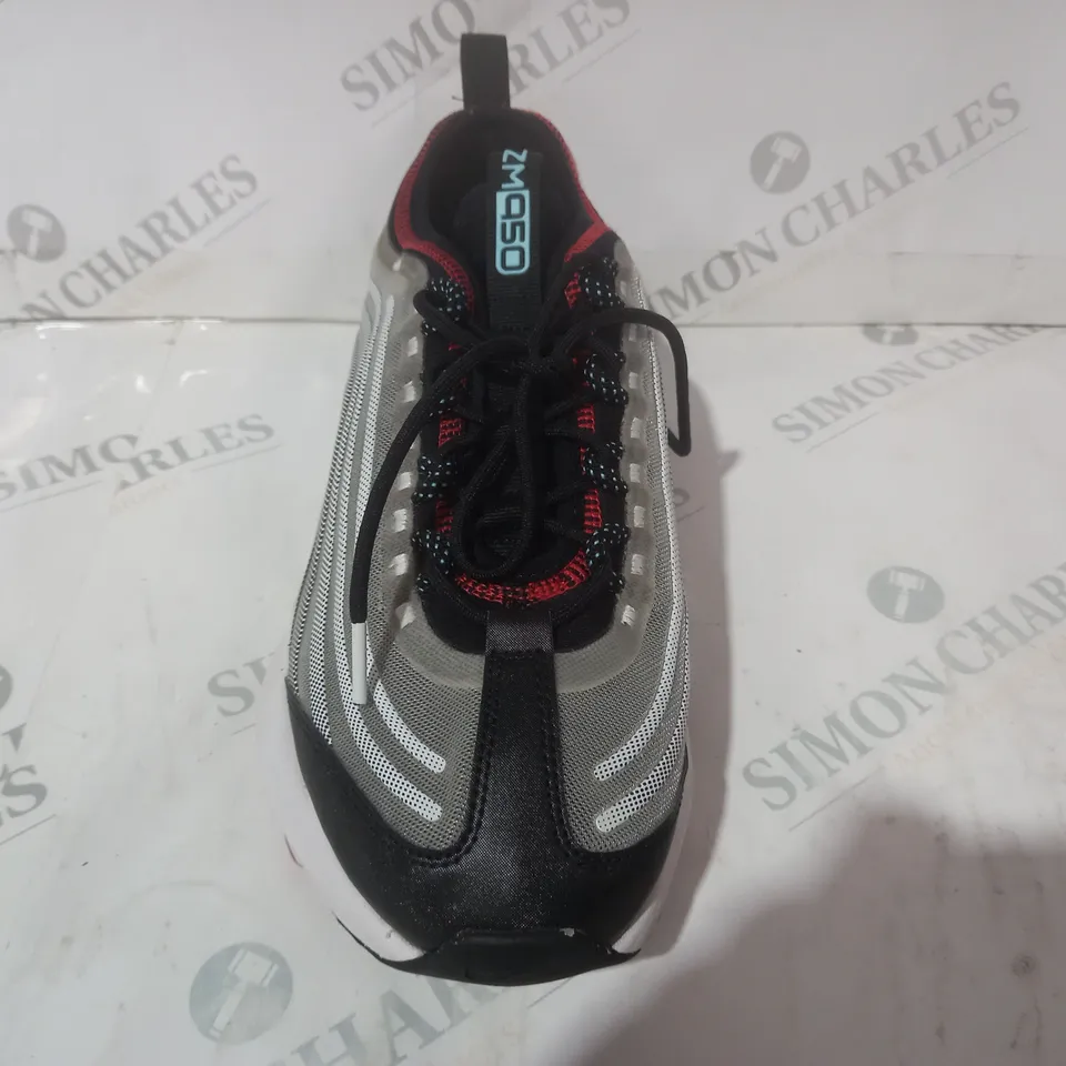 PAIR OF NIKE AIR ZM 950 SHOES IN GREY/BLACK/RED UK SIZE 8.5