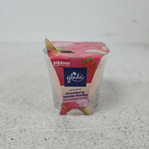 6 GLADE STRAWBERRY SUNDAE FUNDAY CANDLES (129G)