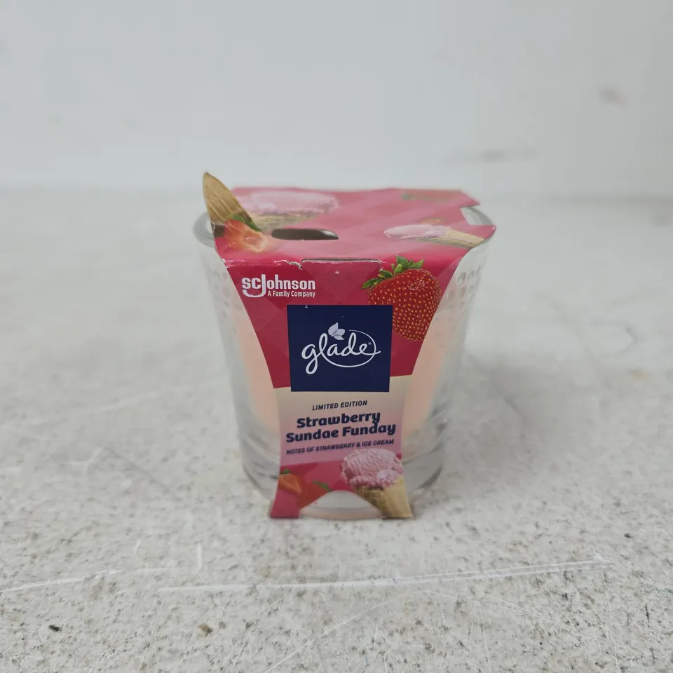 6 GLADE STRAWBERRY SUNDAE FUNDAY CANDLES (129G)
