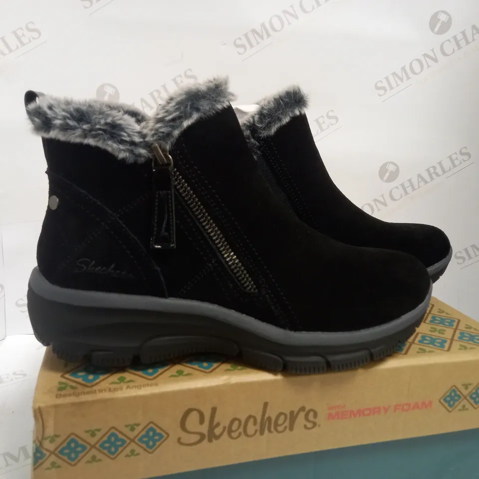 SKECHERS SKECHERS EASY GOING HIGH ZIP BOOT UK 3