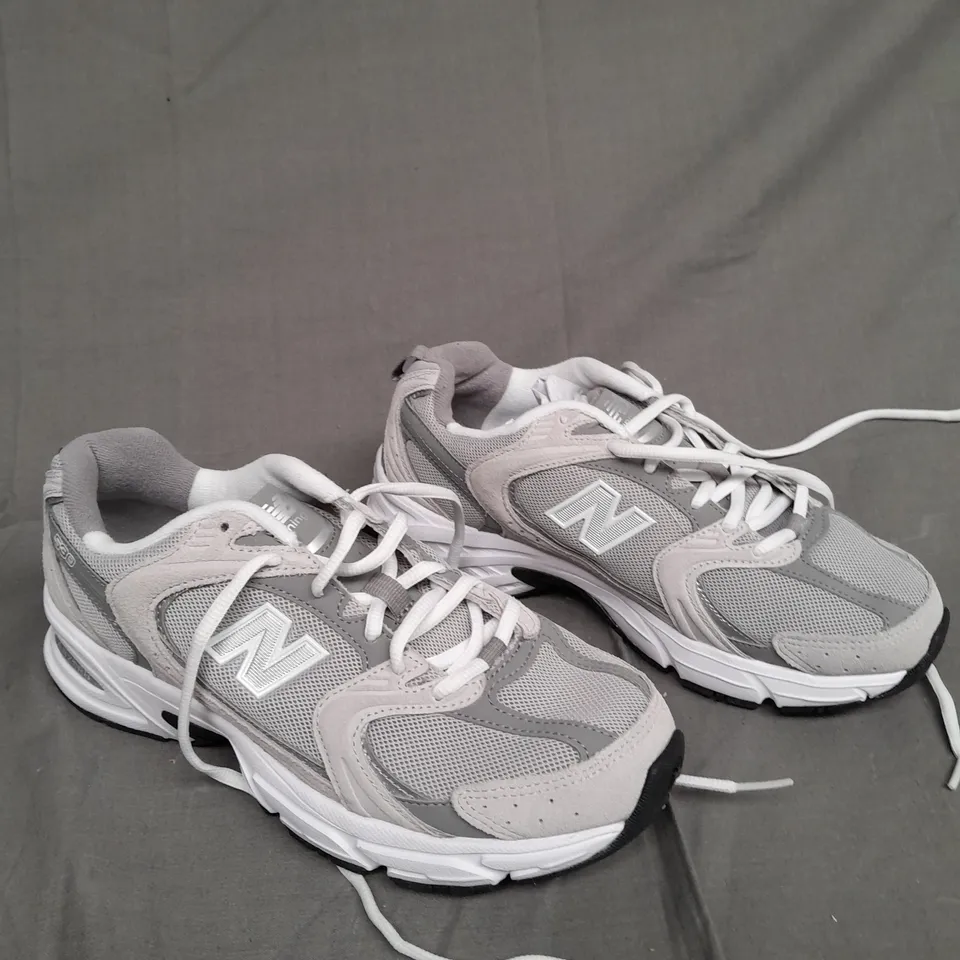 BOXED PAIR OF NEW BALANCE RUNNING 530 GREY/WHITE SIZE UK 6