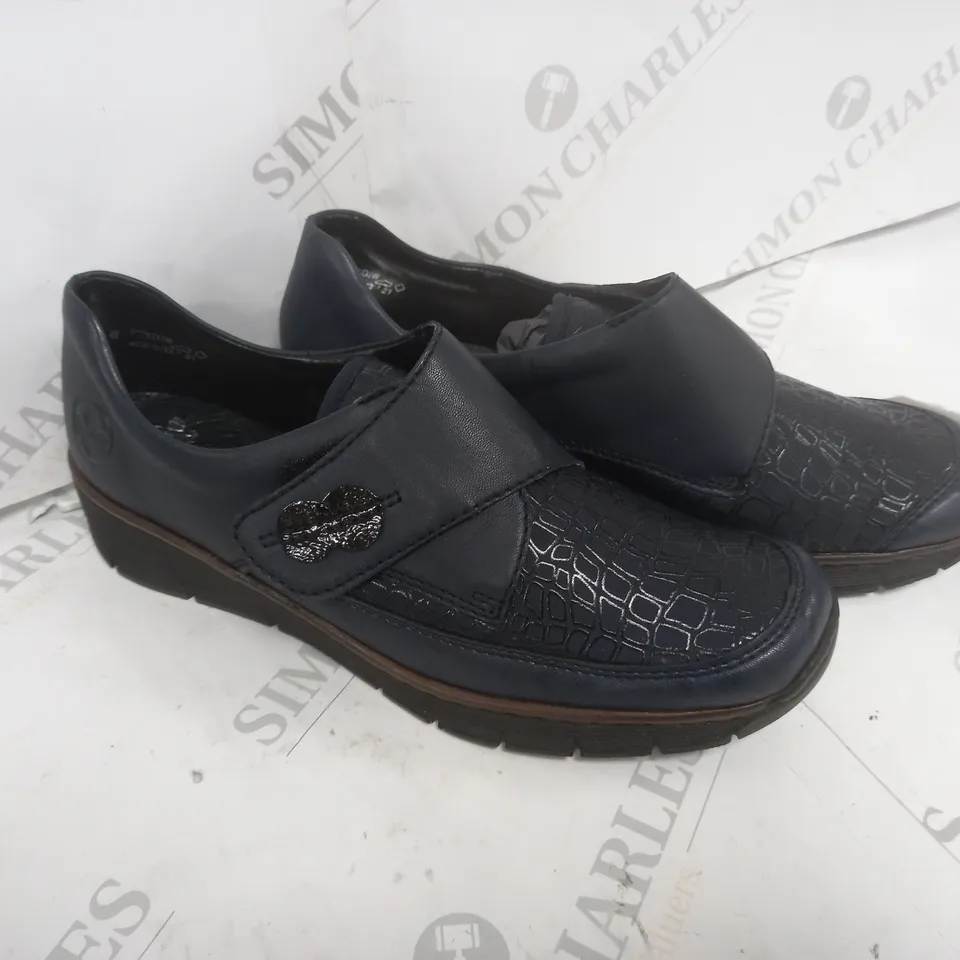 BOXED RIEKER ANTISTRESS SHOES WITH BUTTON NAVY SIZE 6.5