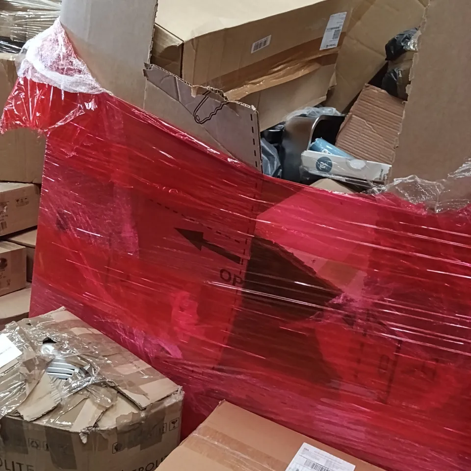 PALLET OF ASSORTED HOUSEHOLD GOODS AND PRODUCTS TO INCLUDE;DARK GREEN SUITCASE,STEAM CLEANER, COOKING TRAY 