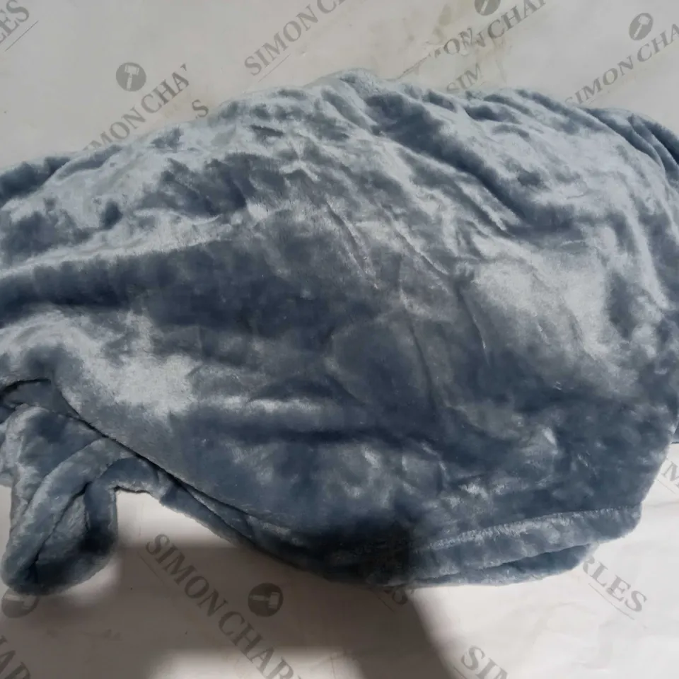 COZEE HOME VELVET SOFT SUPREME THROW DUSKY BLUE