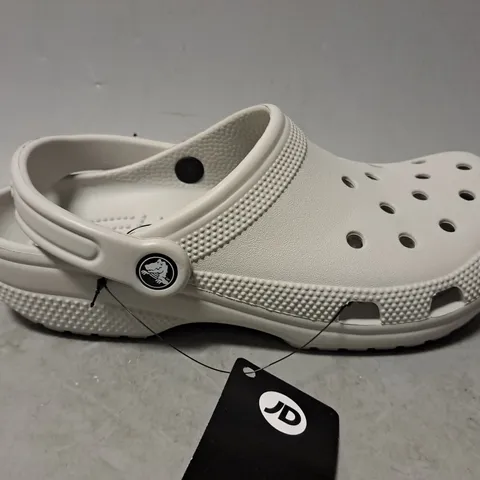 CROCS LIGHT GREY CLASSIC CLOG SIZE 6M