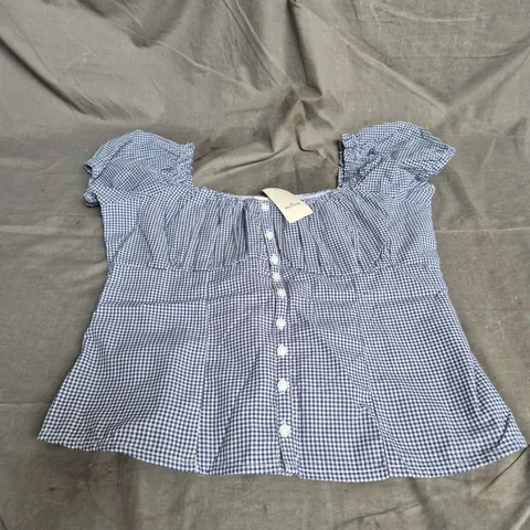 HOLLISTER BUTTON UP SHORT SLEEVE TOP IN BLUE GINGHAM SIZE L