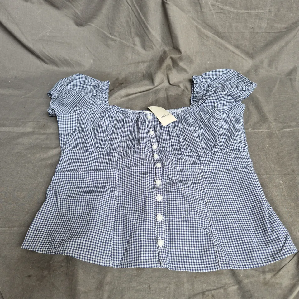 HOLLISTER BUTTON UP SHORT SLEEVE TOP IN BLUE GINGHAM SIZE L
