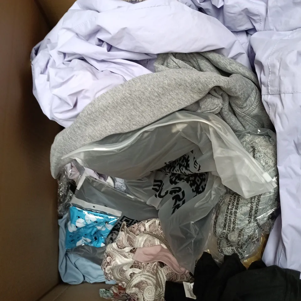 BOX OF APPROXIMATELY 25 ASSORTED CLOTHING ITEMS TO INCLUDE LEGGINGS, "LOVE LIFE" T SHIRT, NEXT CHILDRENS TOP ETC