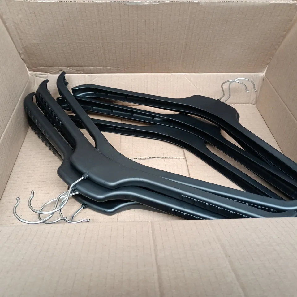 THE HANGER STORE SET OF 10 BOXED