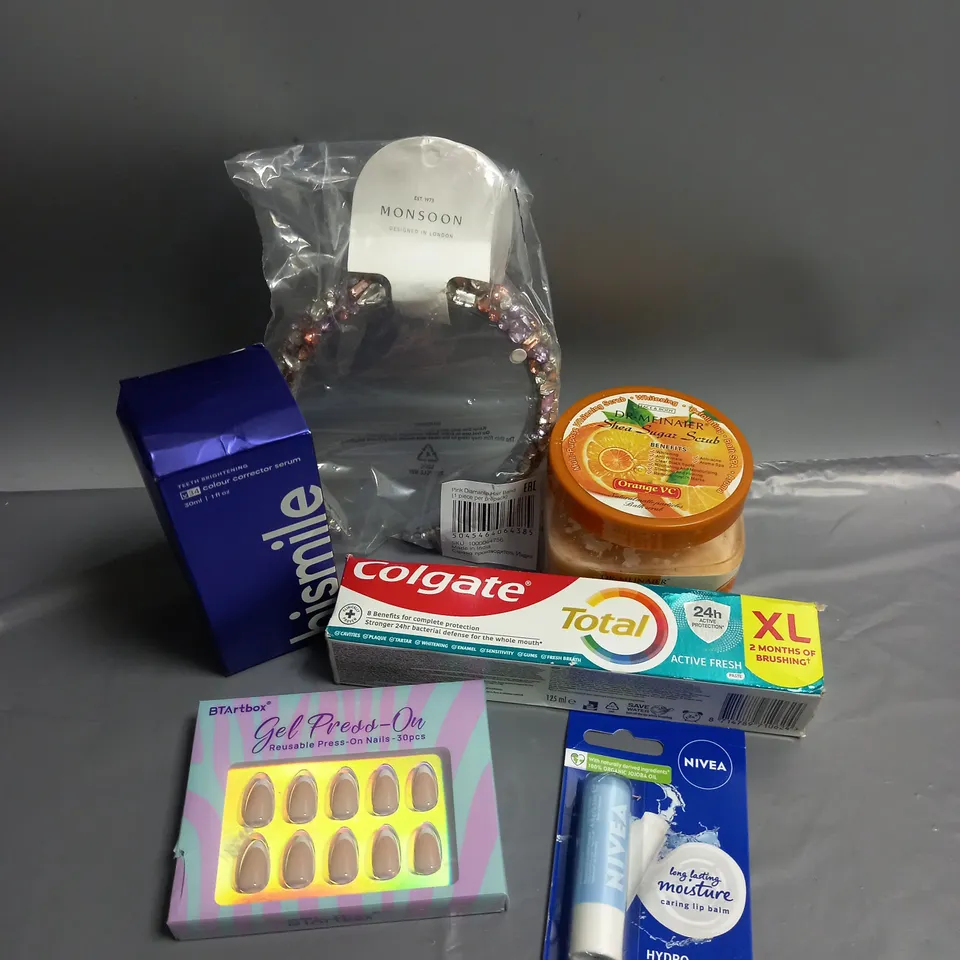 BOX OF APPROXIMATELY 20 COSMETIC ITEMS TO INCLUDE - HISMILE COLOUR CORRECTOR - MONSOON HAIR BAND - COLGATE TOOTHPASTE - ETC