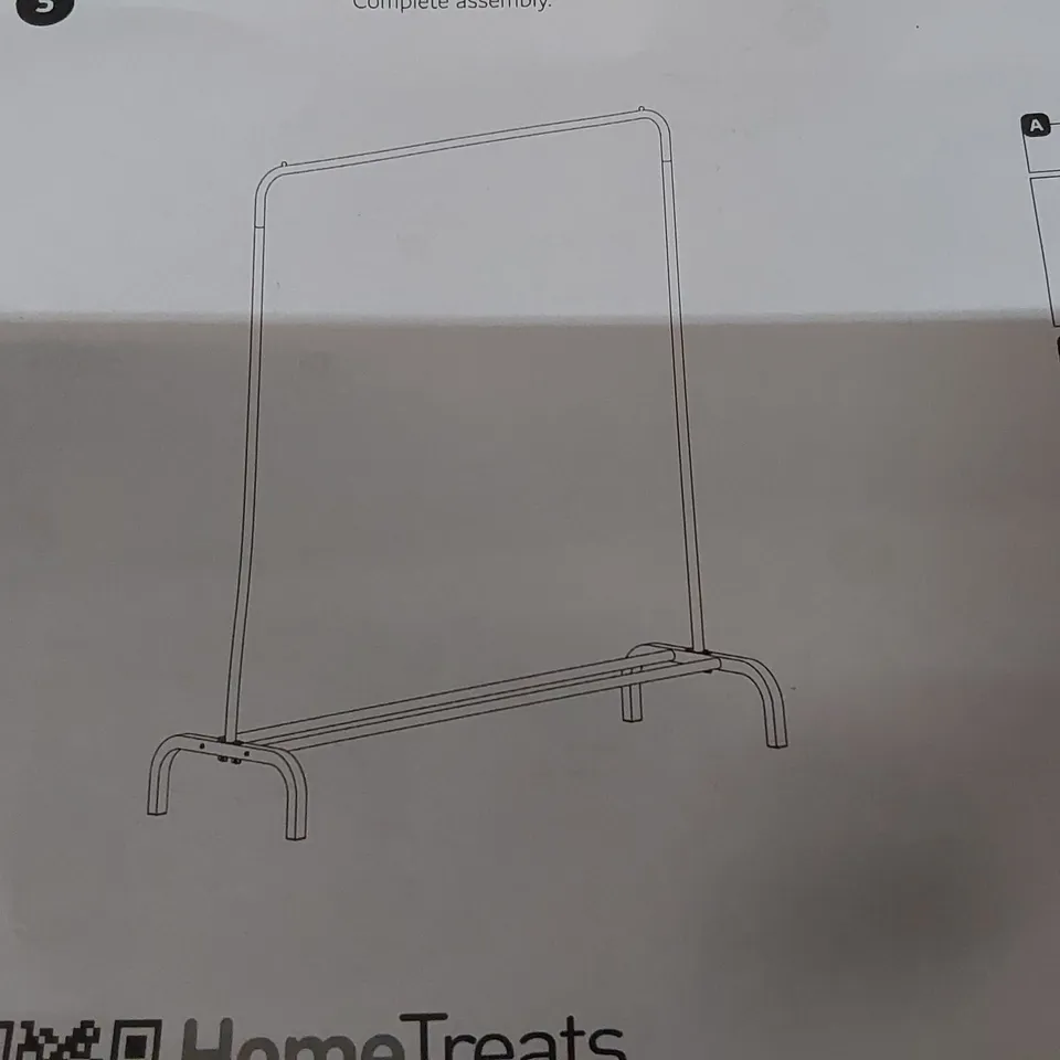BOXED 110.5CM CLOTHES RACK - BLACK (1 BOX)